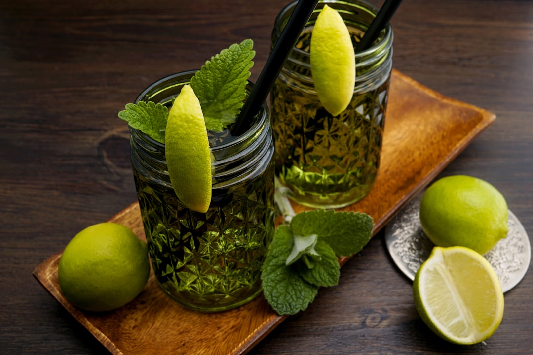 Smoothie verde com espinafre, banana e chia Smoothie verde com espinafre, banana e chia