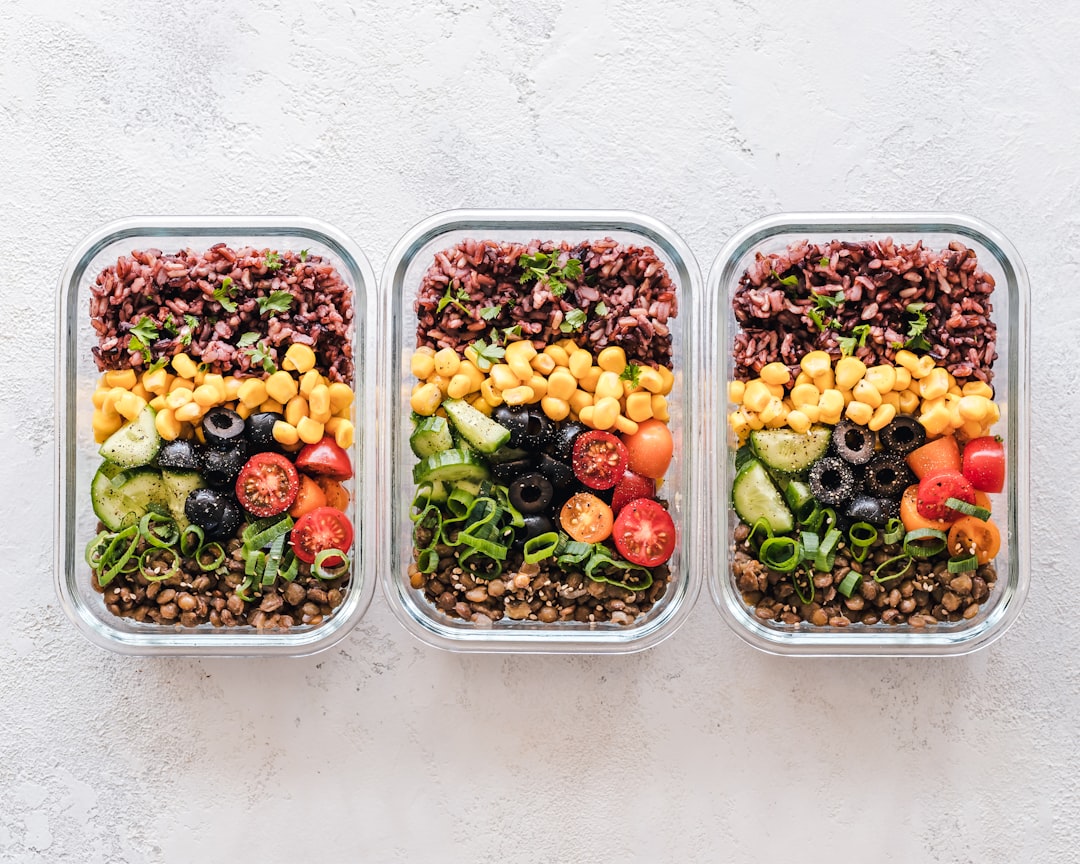 Prato colorido de refeições saudáveis para dieta para emagrecer Prato colorido de refeições saudáveis para dieta para emagrecer