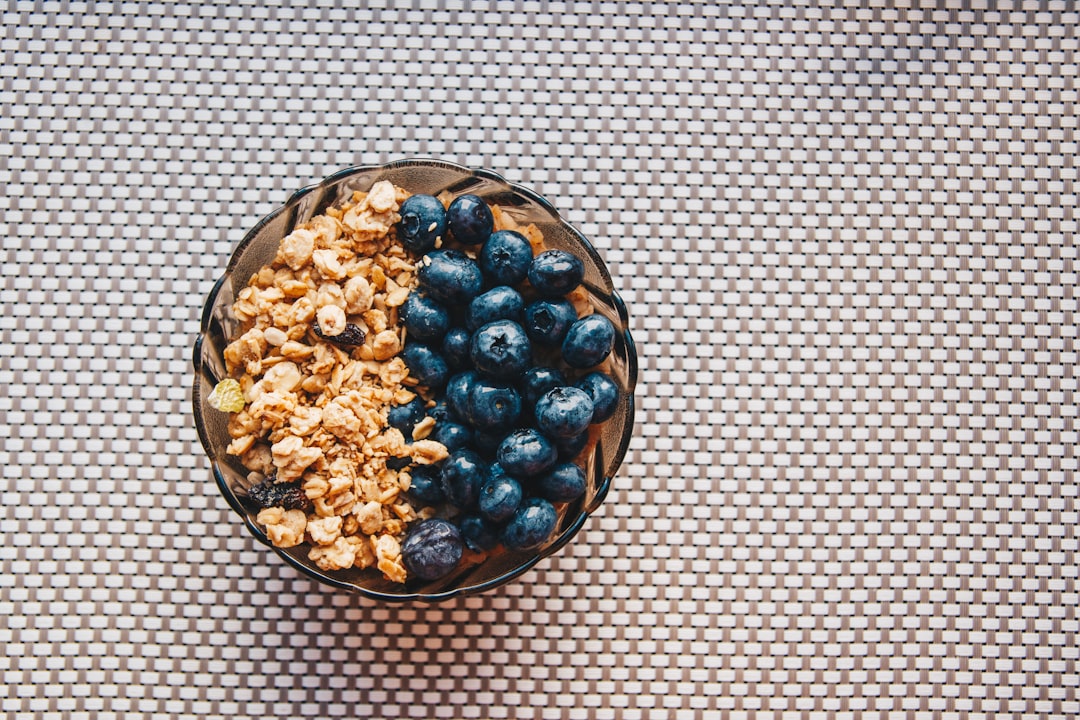 Prato com alimentos integrais para emagrecer rápido